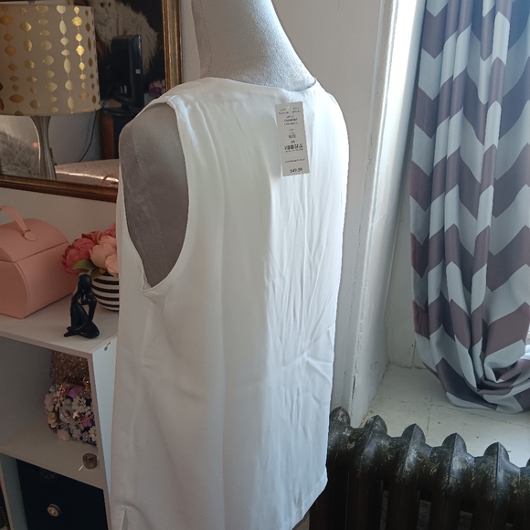 WHBM NWT Ecru sleeveless lined blouse - Picture 2 of 2